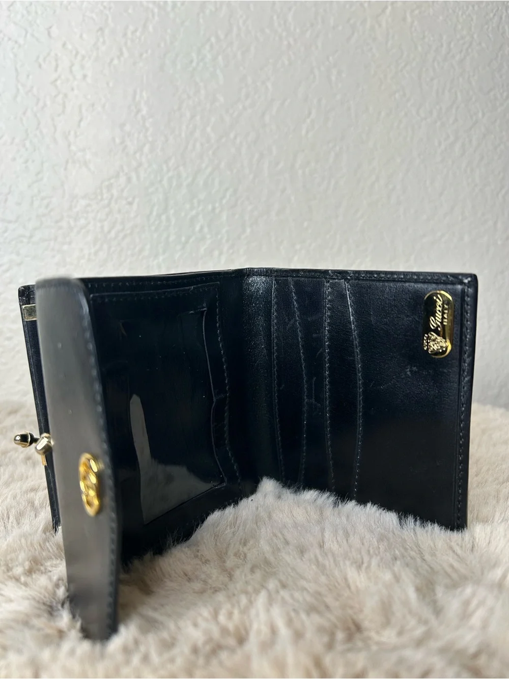 Gucci Black Leather Mini Wallet with Gold Logo and Hardware - Picture 4 of 12